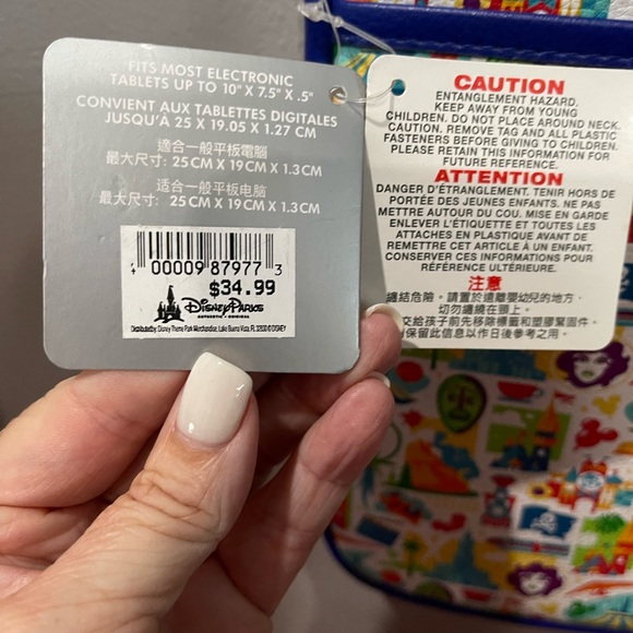 Disney parks iPad carrying case! - Picture 2 of 6